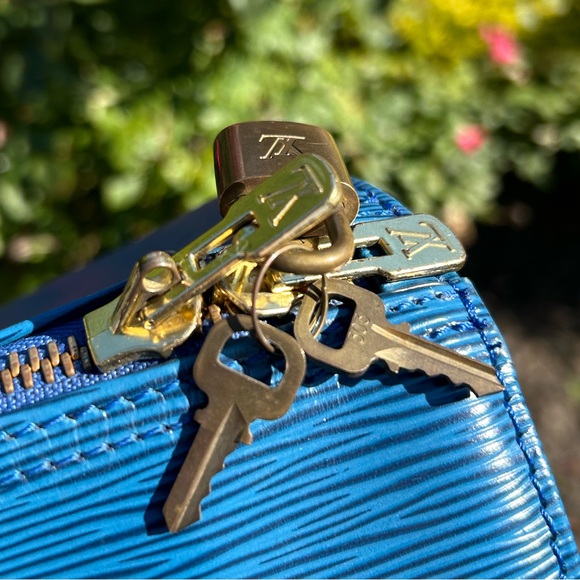 Louis Vuitton Keepall 45 Blue Epi Leather - Picture 4 of 15